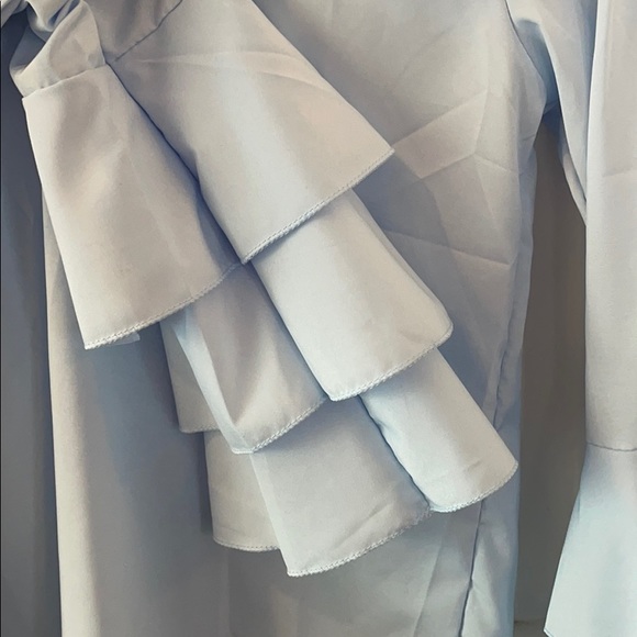 Light blue top - Picture 2 of 4